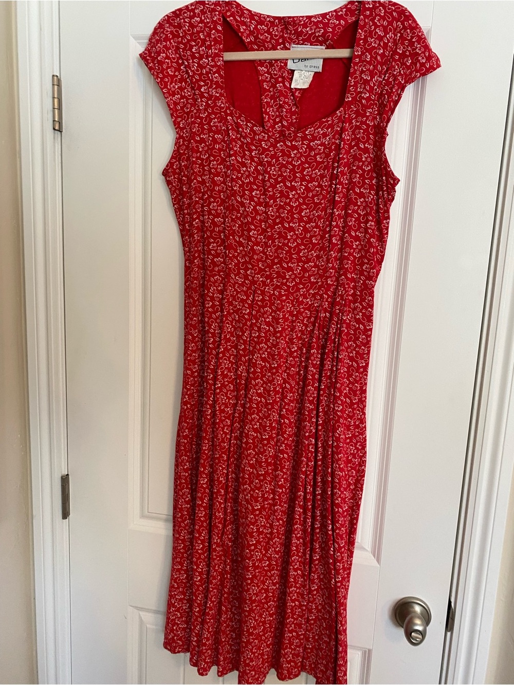 Vintage Classic Red Floral Cap-Sleeve Dress